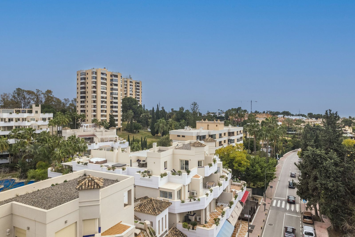 3 Bed Apartment for sale in Nueva Andalucía Costa Del Sol, Málaga, Spain