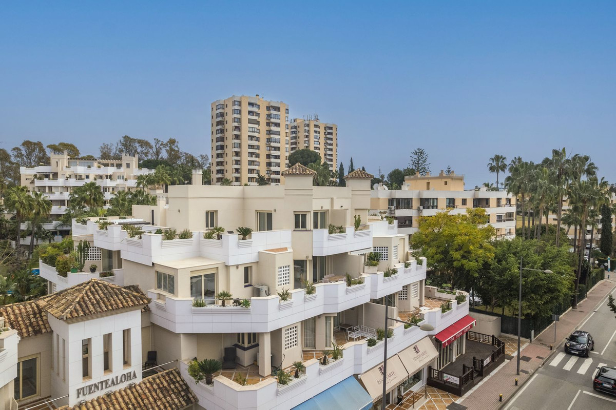 3 Bed Apartment for sale in Nueva Andalucía Costa Del Sol, Málaga, Spain