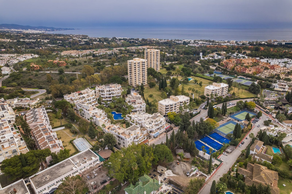 3 Bed Apartment for sale in Nueva Andalucía Costa Del Sol, Málaga, Spain