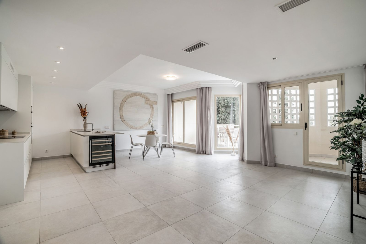 3 Bed Apartment for sale in Nueva Andalucía Costa Del Sol, Málaga, Spain