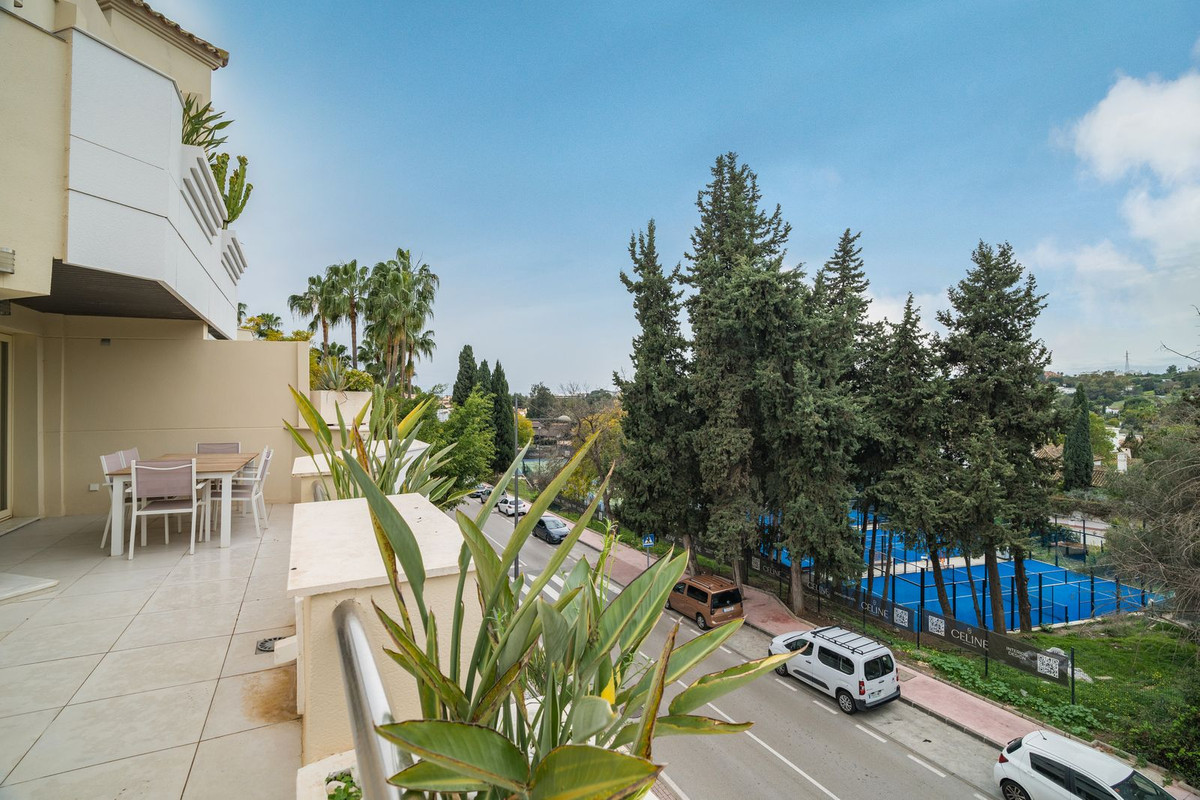 3 Bed Apartment for sale in Nueva Andalucía Costa Del Sol, Málaga, Spain