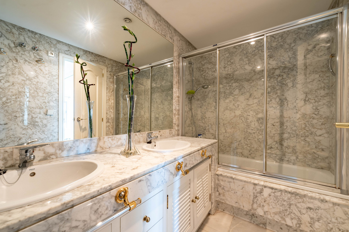 2 Bed Apartment for sale in Marbella Costa Del Sol, Málaga, Spain
