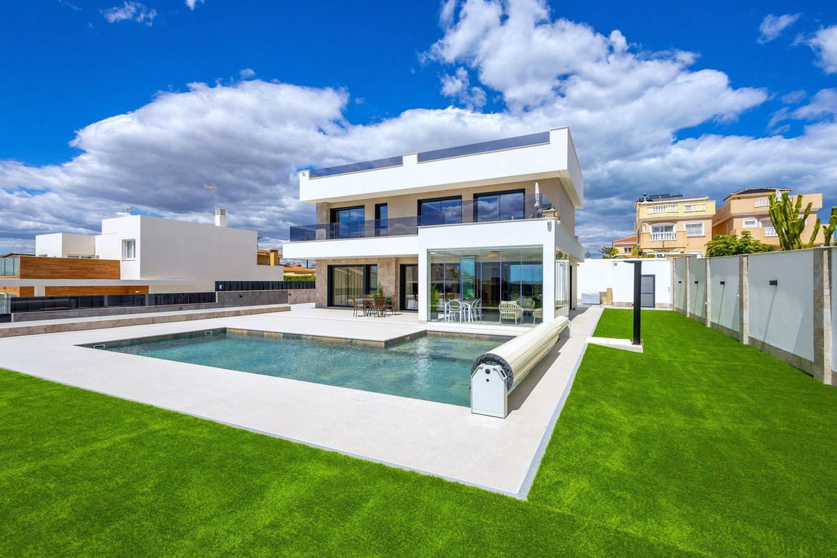 4 Bed Townhouse for sale in Torrevieja Costa Blanca, Alicante, Spain