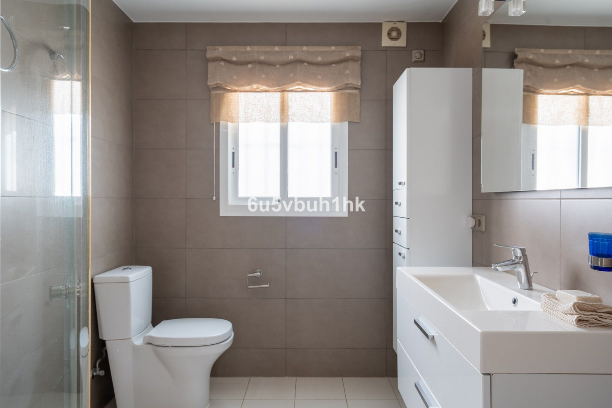 2 Bed Apartment for sale in Nueva Andalucía Costa Del Sol, Málaga, Spain