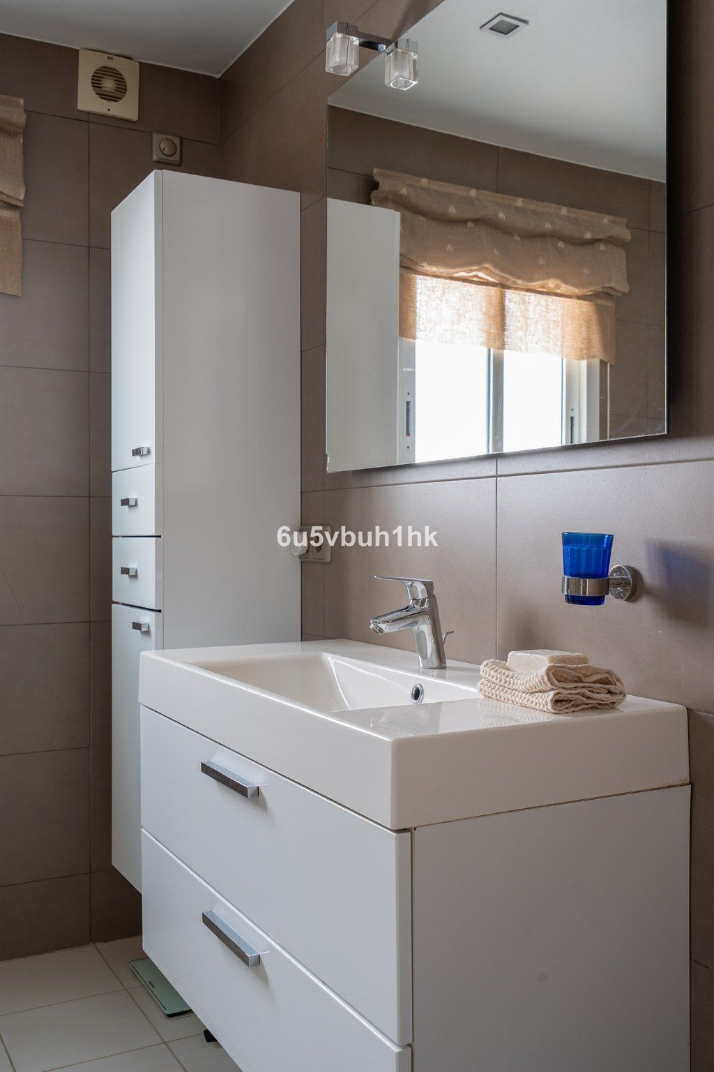 2 Bed Apartment for sale in Nueva Andalucía Costa Del Sol, Málaga, Spain