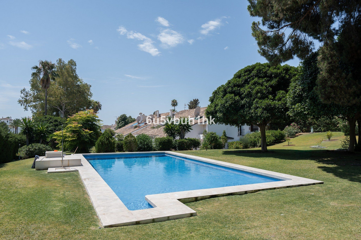2 Bed Apartment for sale in Nueva Andalucía Costa Del Sol, Málaga, Spain