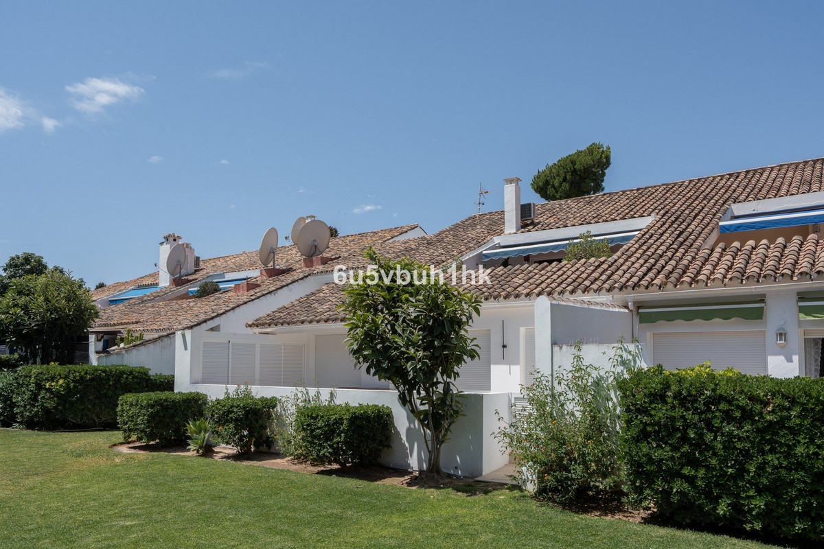 2 Bed Apartment for sale in Nueva Andalucía Costa Del Sol, Málaga, Spain