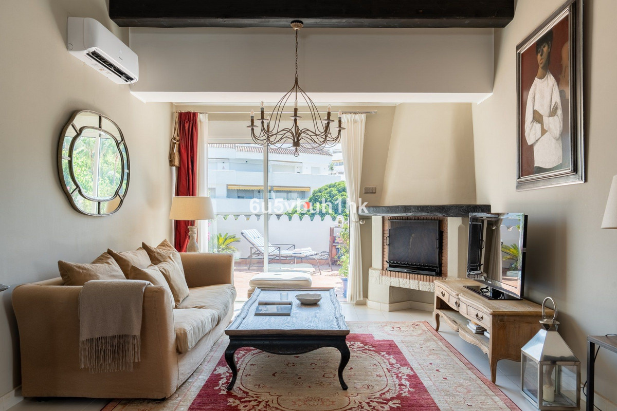 2 Bed Apartment for sale in Nueva Andalucía Costa Del Sol, Málaga, Spain