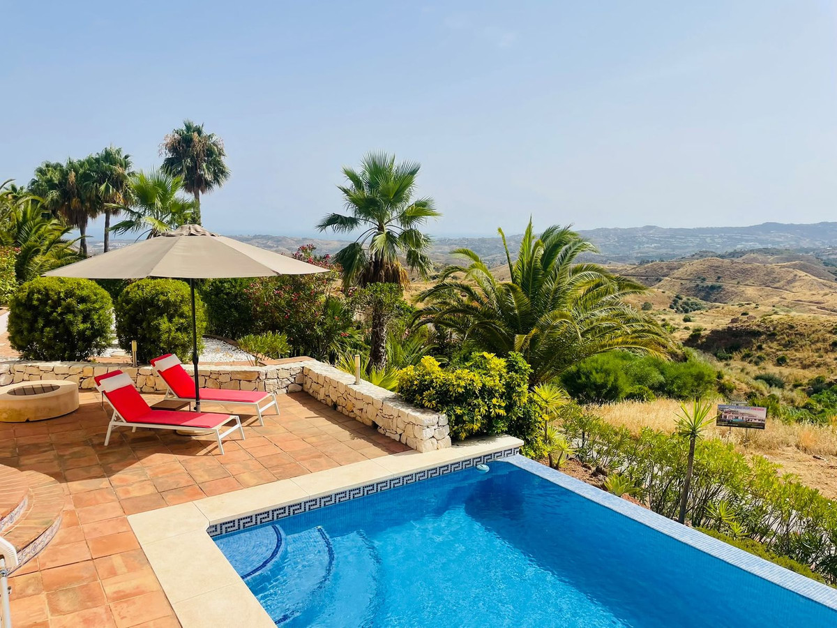 3 Bed Townhouse for sale in Valtocado Costa Del Sol, Málaga, Spain