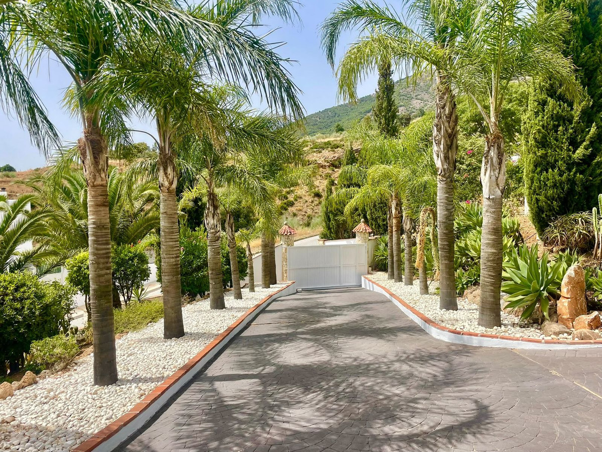 3 Bed Townhouse for sale in Valtocado Costa Del Sol, Málaga, Spain