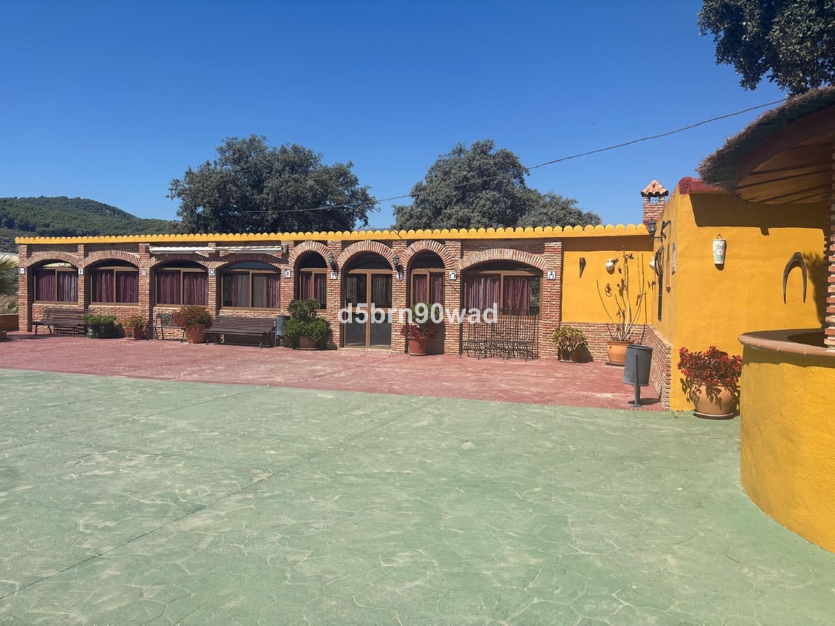 Commercial unit for sale in Monda Costa Del Sol, Málaga, Spain