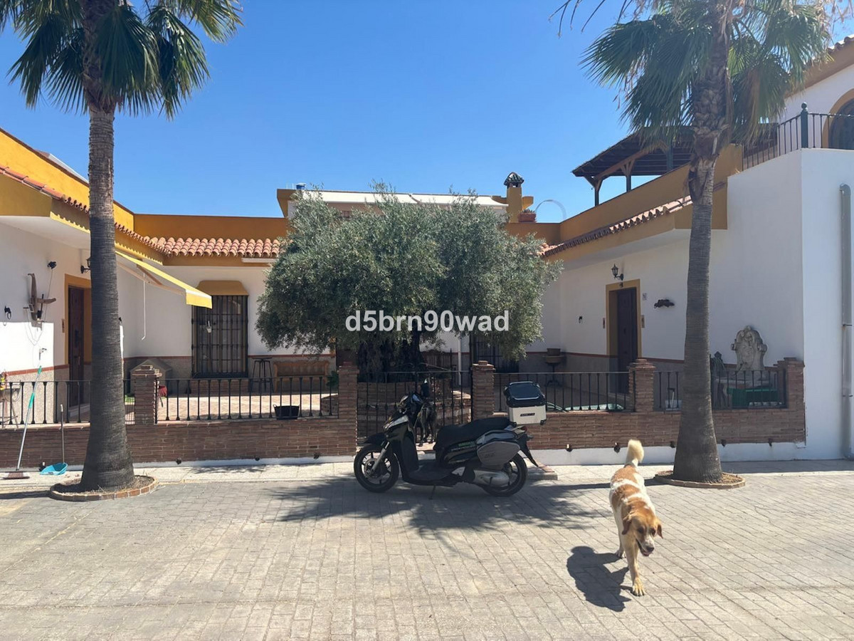 Commercial unit for sale in Monda Costa Del Sol, Málaga, Spain