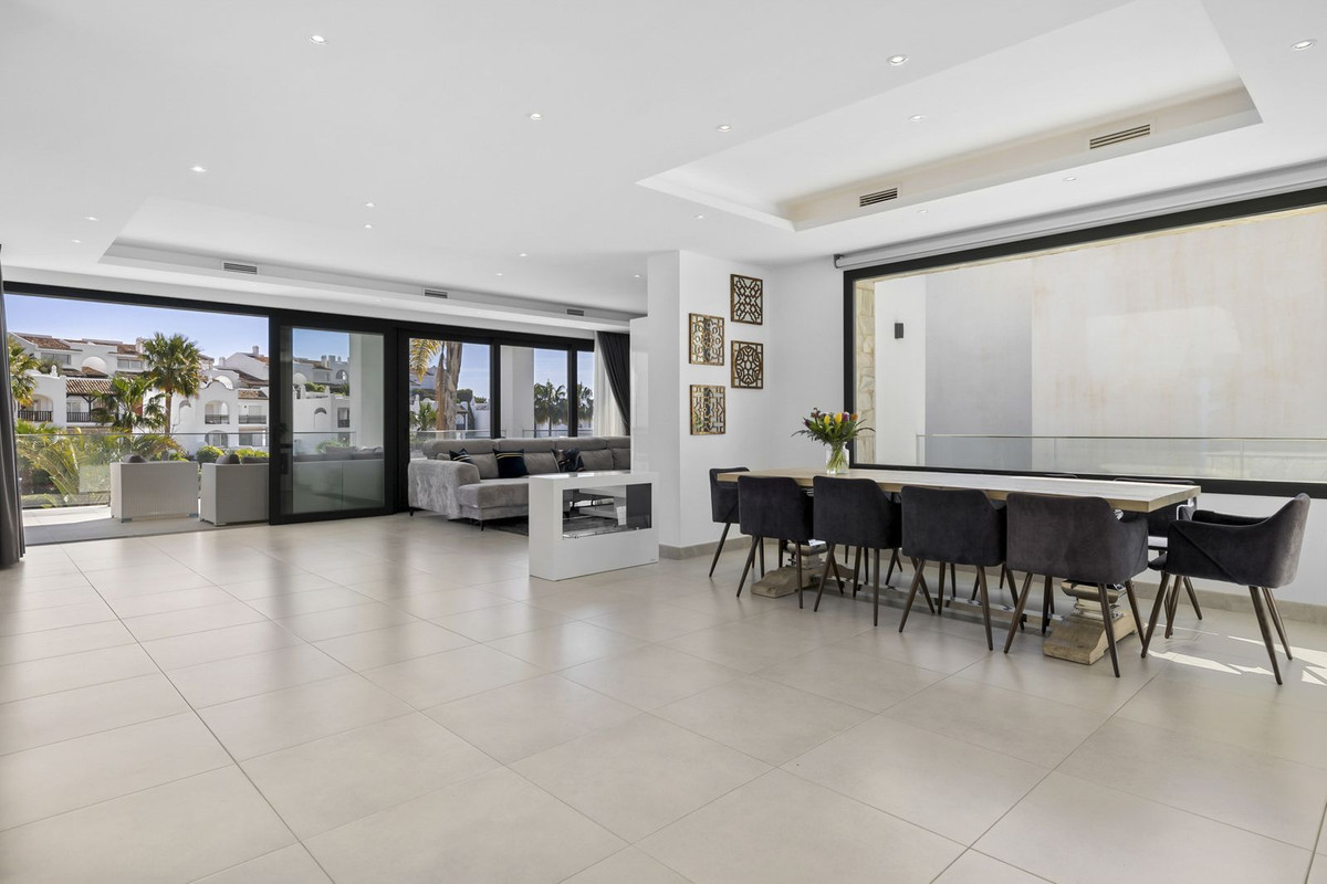 Se vende Villa - Chalet de 6 dormitorios en Costa Del Sol, Málaga, España