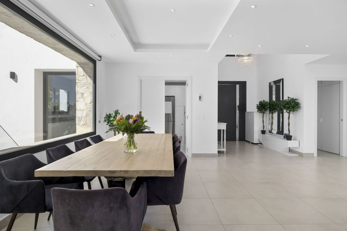 Se vende Villa - Chalet de 6 dormitorios en Costa Del Sol, Málaga, España