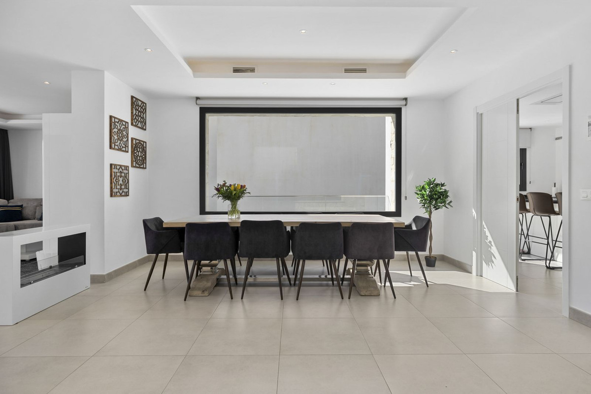 Se vende Villa - Chalet de 6 dormitorios en Costa Del Sol, Málaga, España