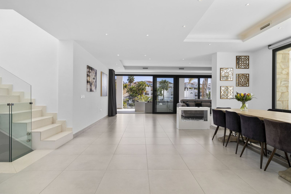Se vende Villa - Chalet de 6 dormitorios en Costa Del Sol, Málaga, España