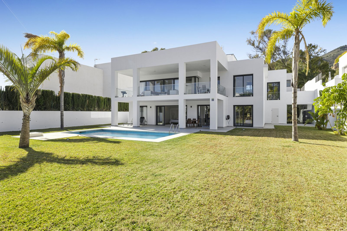 Se vende Villa - Chalet de 6 dormitorios en Costa Del Sol, Málaga, España