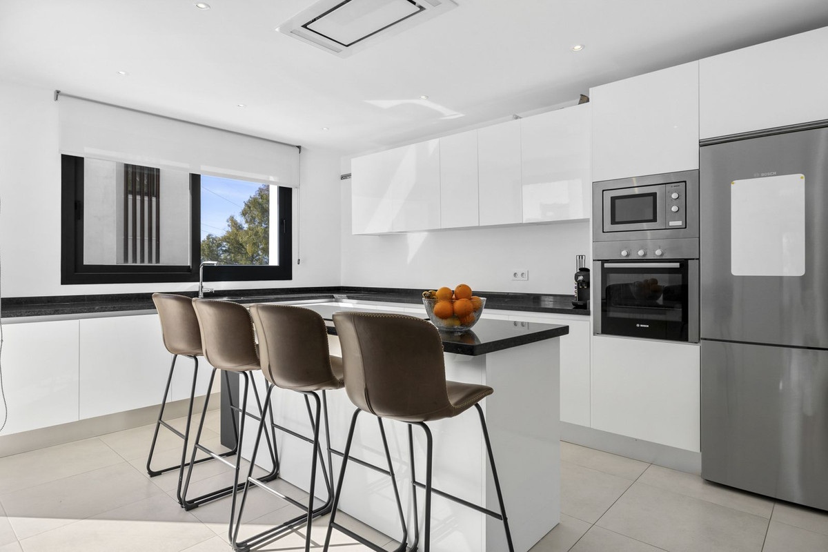 Se vende Villa - Chalet de 6 dormitorios en Costa Del Sol, Málaga, España
