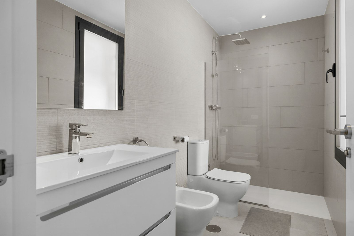 Se vende Villa - Chalet de 6 dormitorios en Costa Del Sol, Málaga, España