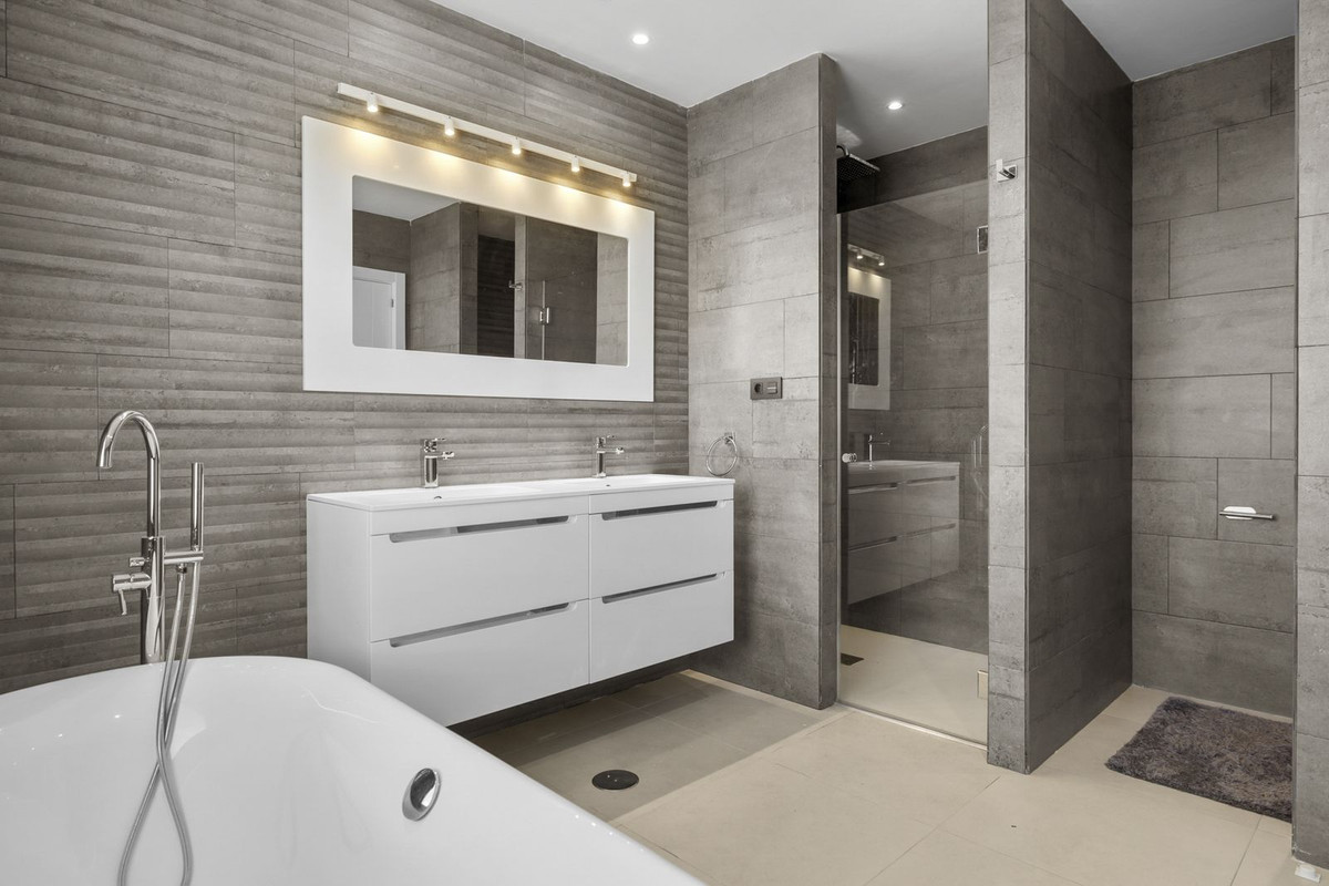 Se vende Villa - Chalet de 6 dormitorios en Costa Del Sol, Málaga, España
