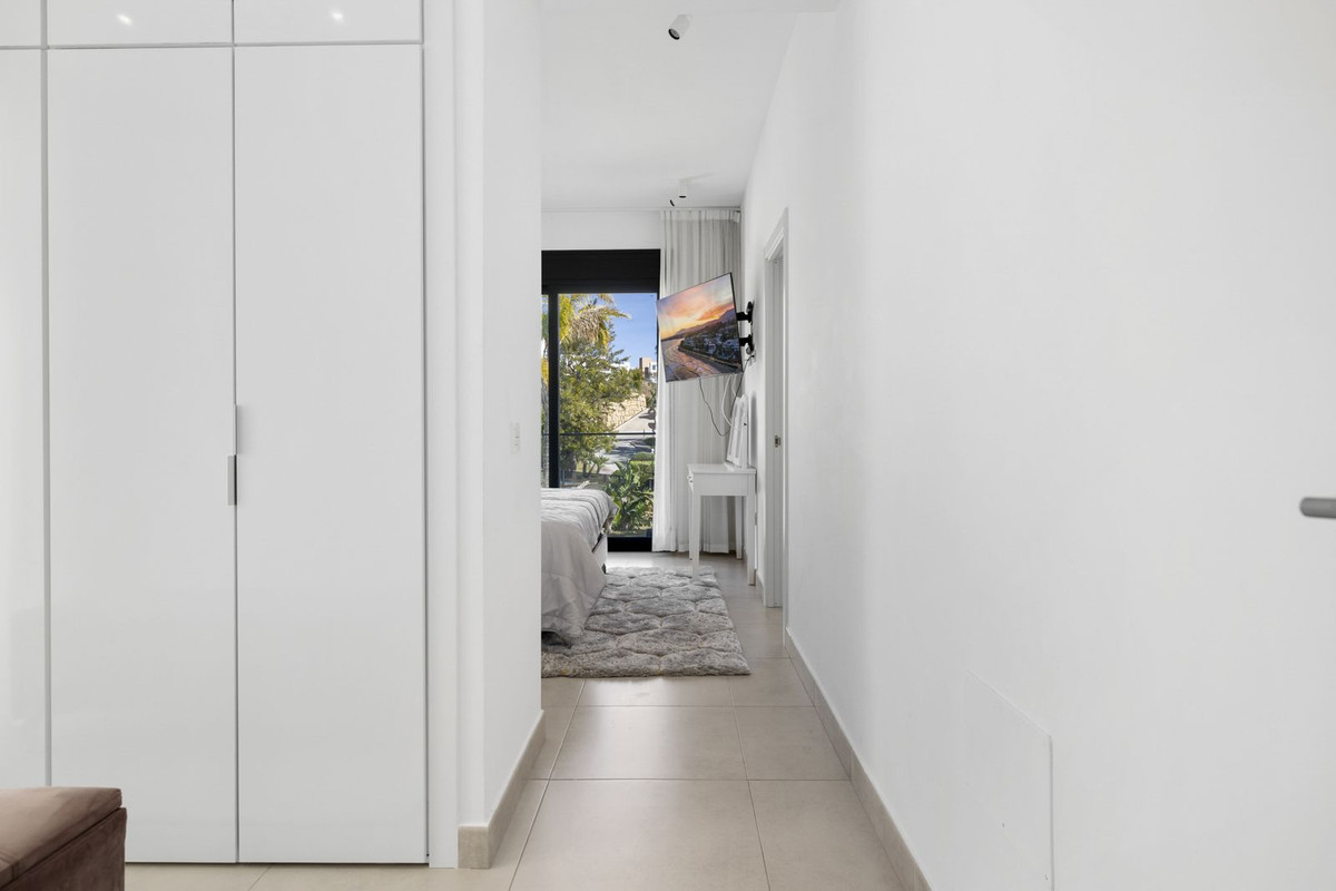 Se vende Villa - Chalet de 6 dormitorios en Costa Del Sol, Málaga, España