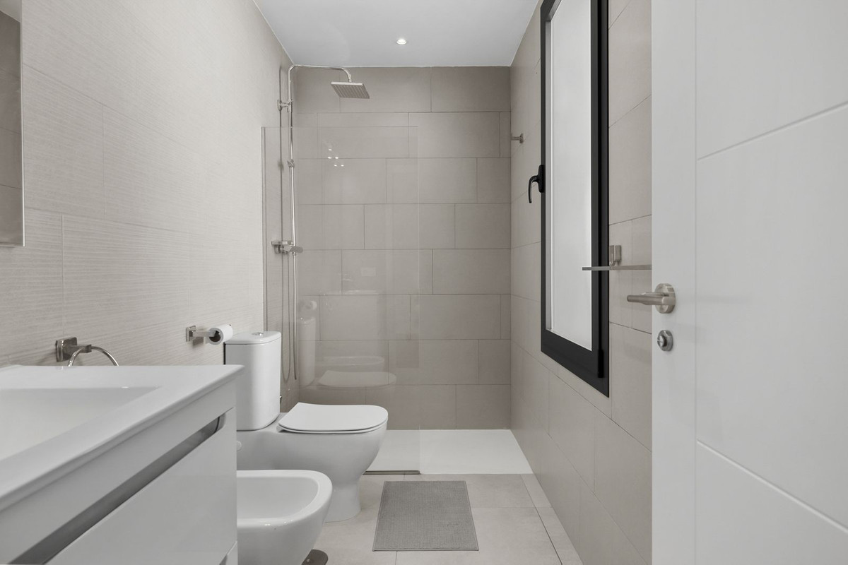 Se vende Villa - Chalet de 6 dormitorios en Costa Del Sol, Málaga, España