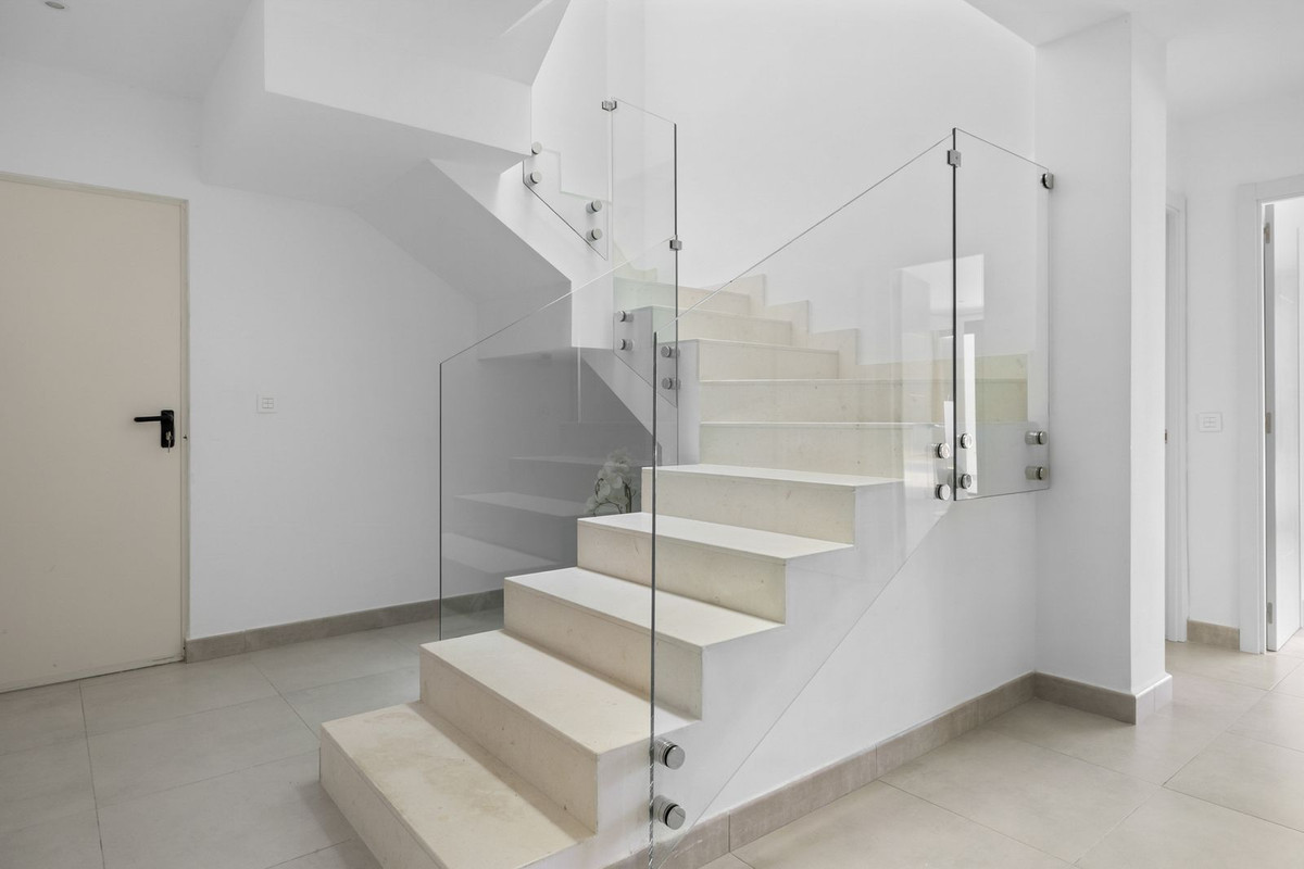 Se vende Villa - Chalet de 6 dormitorios en Costa Del Sol, Málaga, España