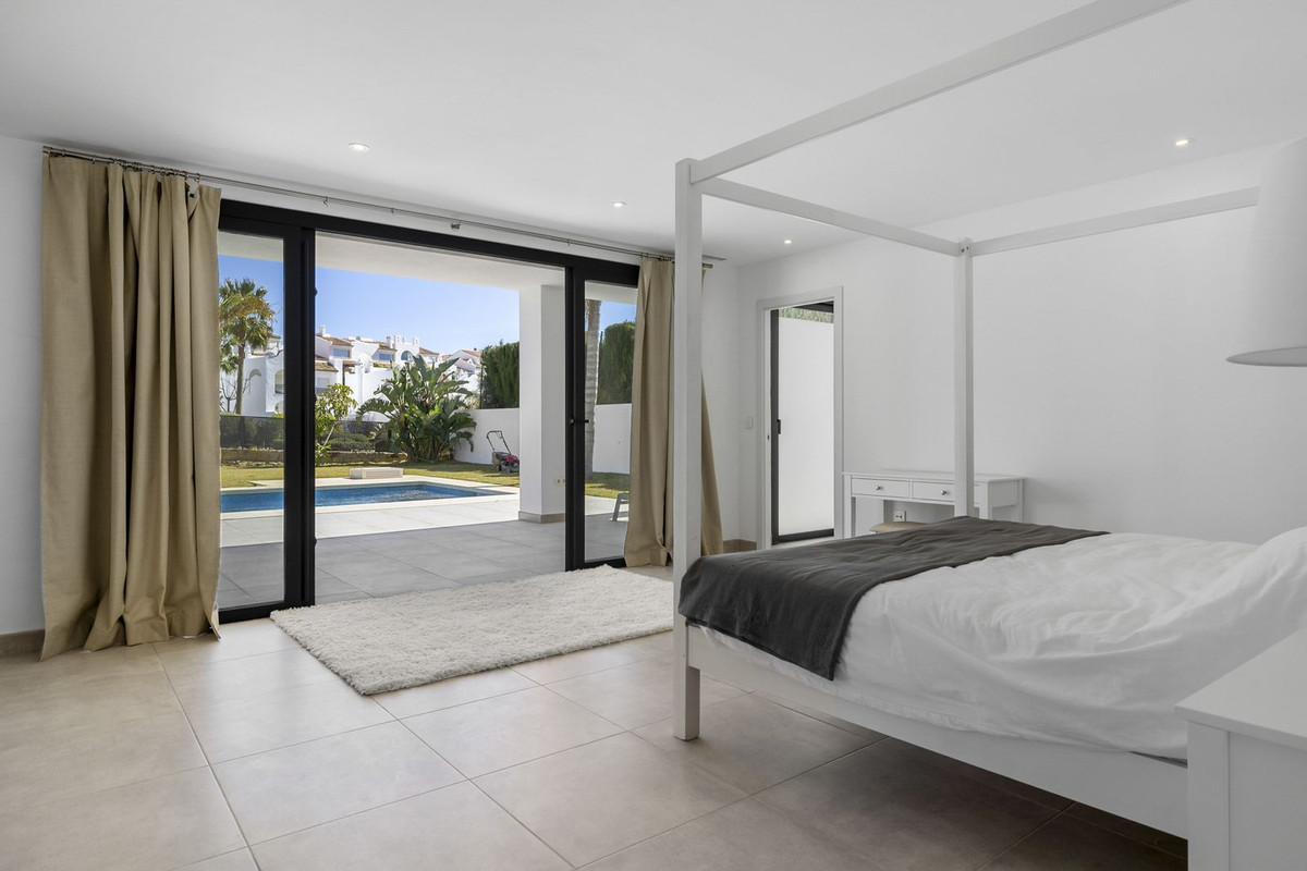 Se vende Villa - Chalet de 6 dormitorios en Costa Del Sol, Málaga, España