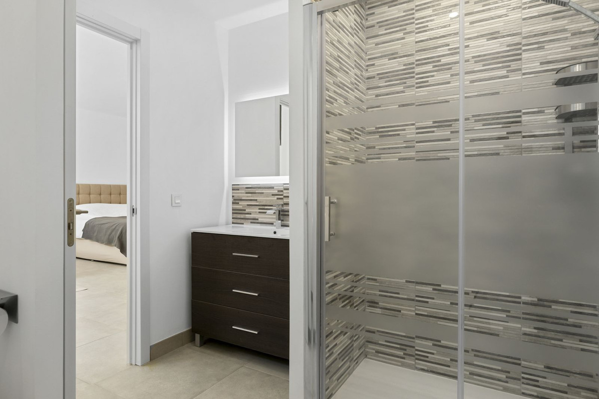 Se vende Villa - Chalet de 6 dormitorios en Costa Del Sol, Málaga, España