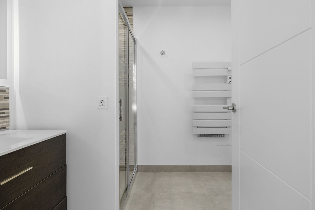 Se vende Villa - Chalet de 6 dormitorios en Costa Del Sol, Málaga, España