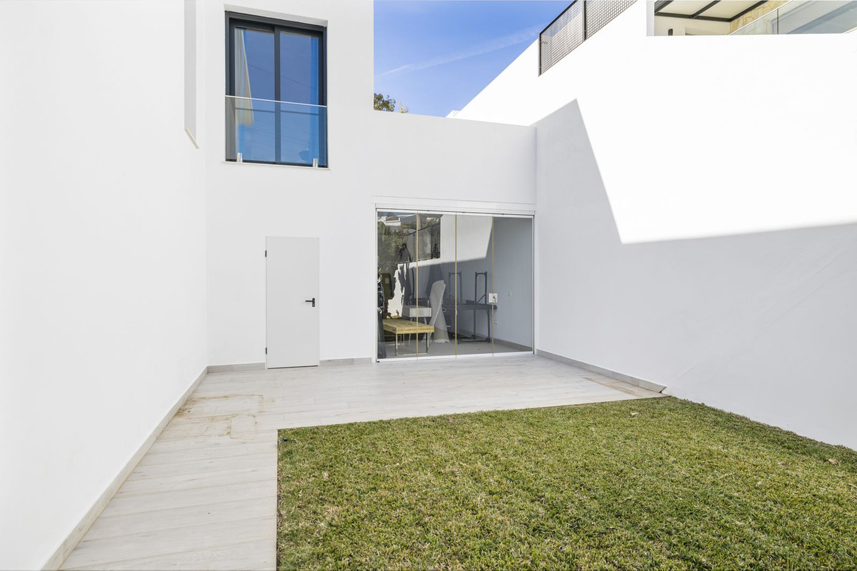 Se vende Villa - Chalet de 6 dormitorios en Costa Del Sol, Málaga, España