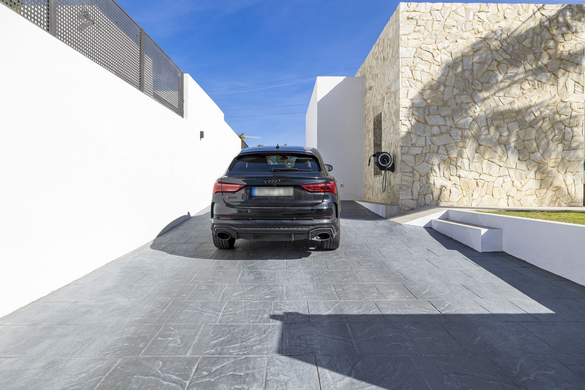 Se vende Villa - Chalet de 6 dormitorios en Costa Del Sol, Málaga, España
