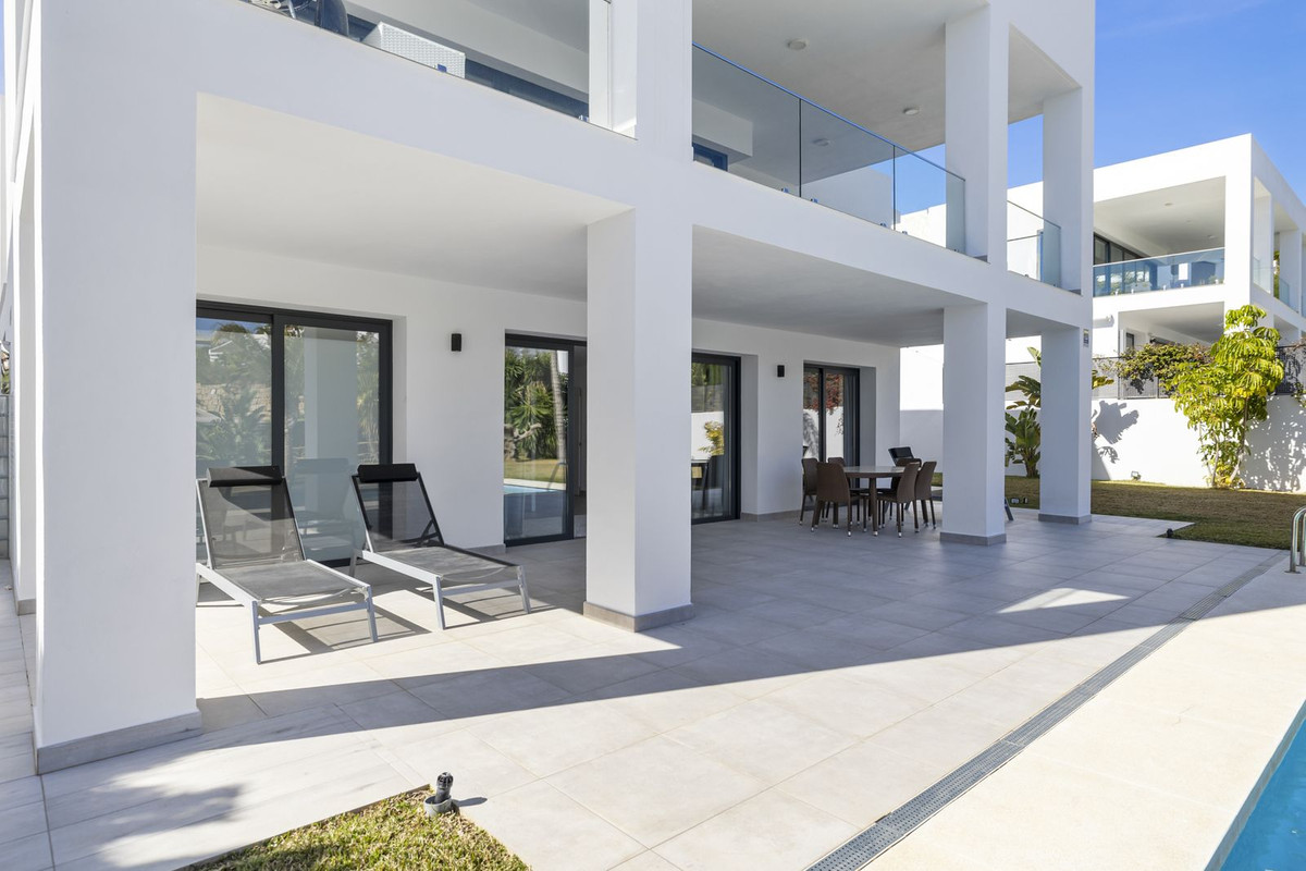 Se vende Villa - Chalet de 6 dormitorios en Costa Del Sol, Málaga, España