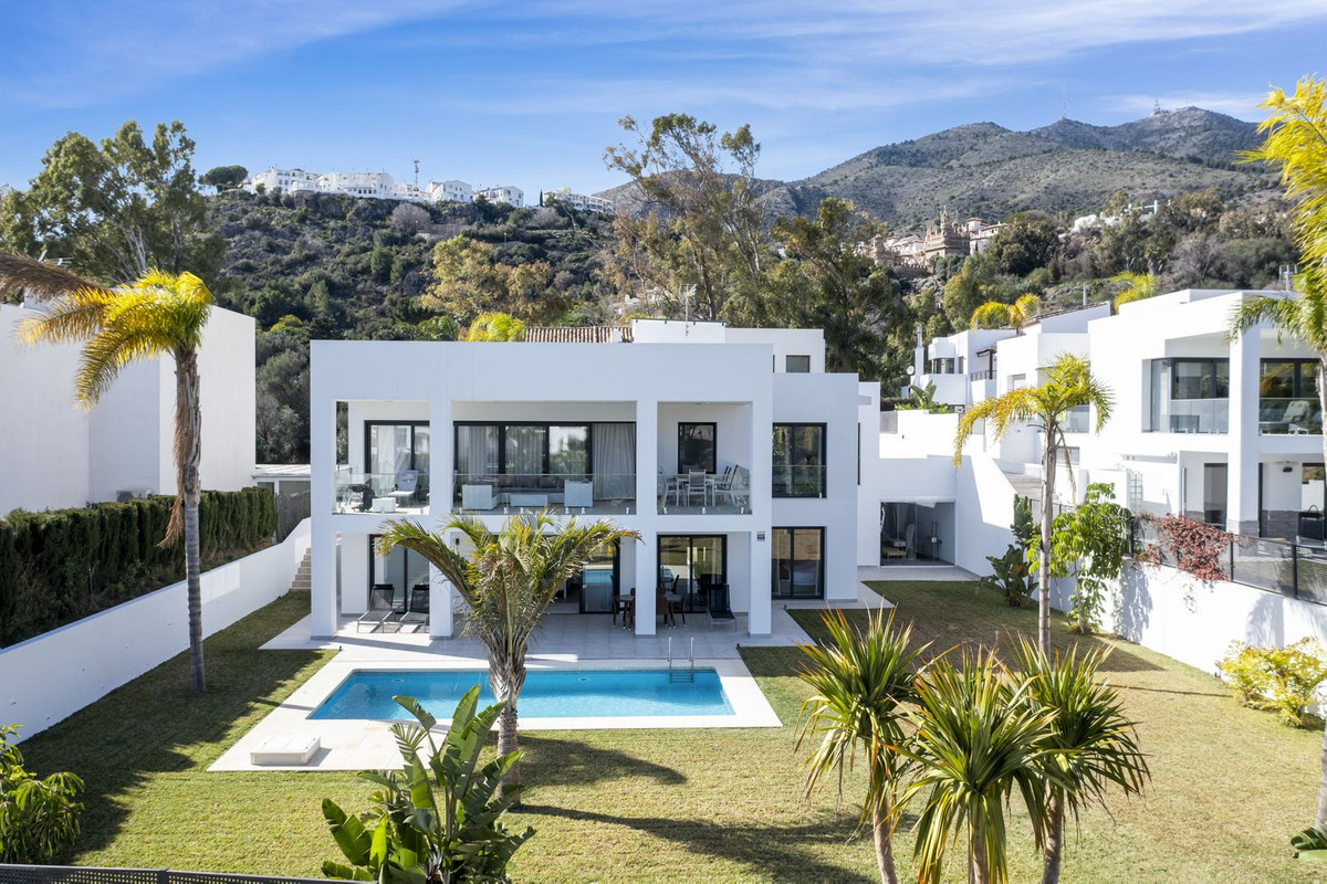 Se vende Villa - Chalet de 6 dormitorios en Costa Del Sol, Málaga, España