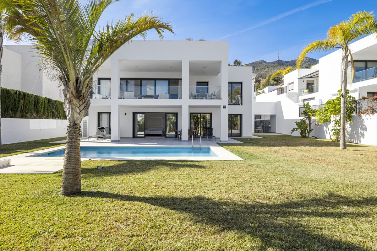 Se vende Villa - Chalet de 6 dormitorios en Costa Del Sol, Málaga, España