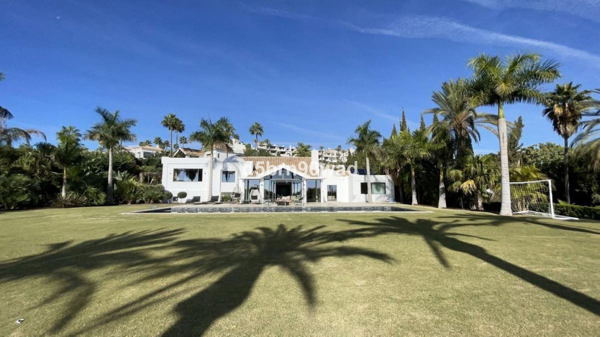 5 Bed Townhouse for sale in Benahavís Costa Del Sol, Málaga, Spain