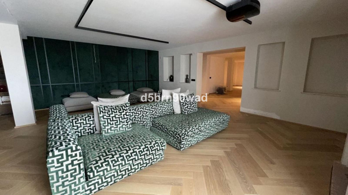 5 Bed Townhouse for sale in Benahavís Costa Del Sol, Málaga, Spain