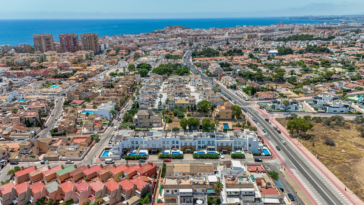 5 Bed Townhouse for sale in Torrevieja Costa Blanca, Alicante, Spain