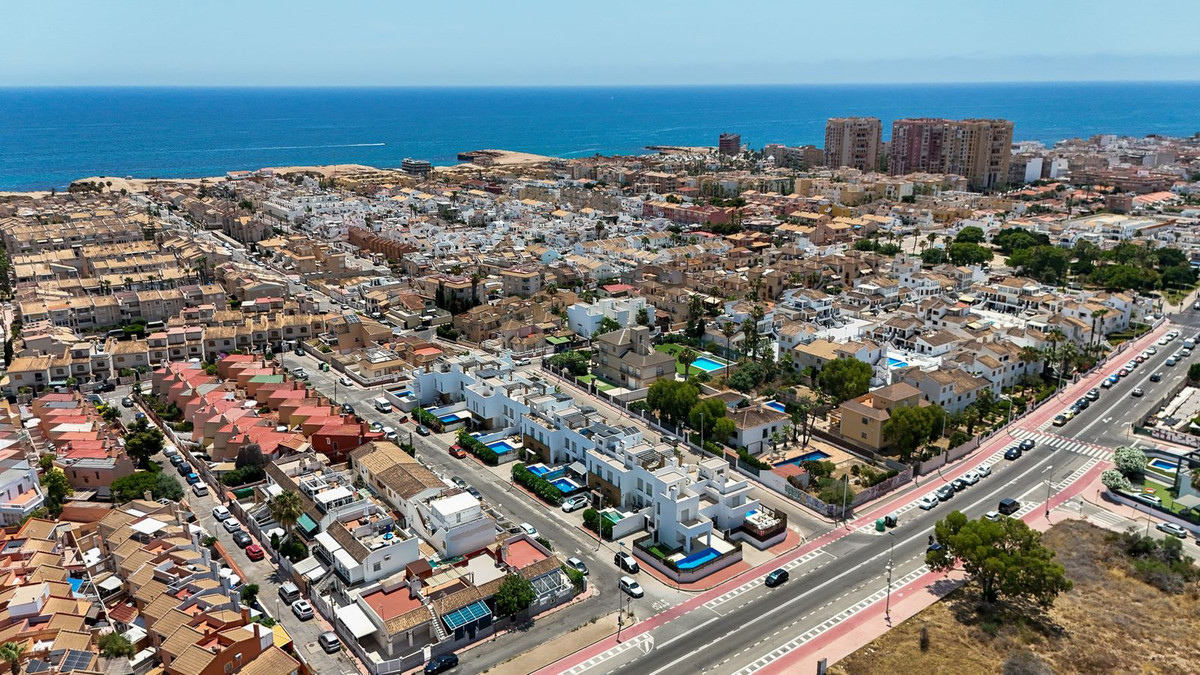 5 Bed Townhouse for sale in Torrevieja Costa Blanca, Alicante, Spain