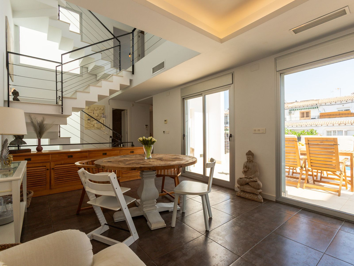 5 Bed Townhouse for sale in Torrevieja Costa Blanca, Alicante, Spain