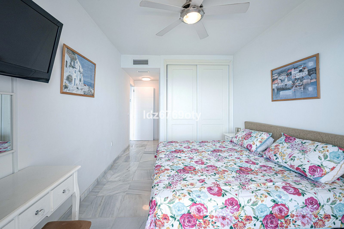 3 Bed Apartment for sale in Benalmadena Costa Costa Del Sol, Málaga, Spain