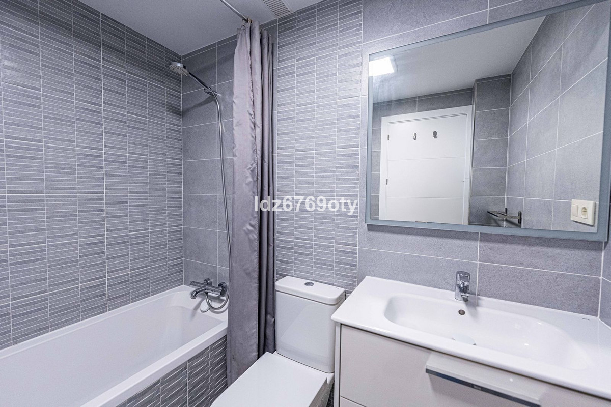 3 Bed Apartment for sale in Benalmadena Costa Costa Del Sol, Málaga, Spain