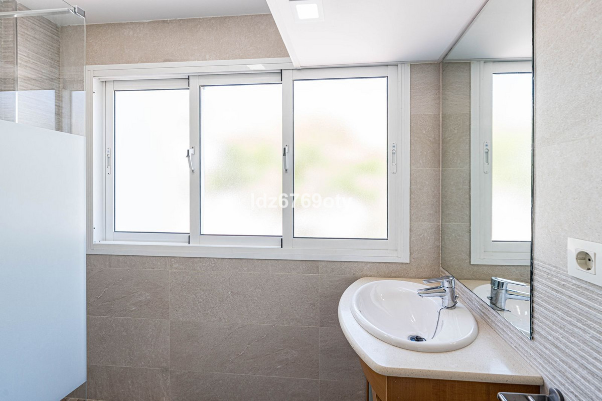 3 Bed Apartment for sale in Benalmadena Costa Costa Del Sol, Málaga, Spain