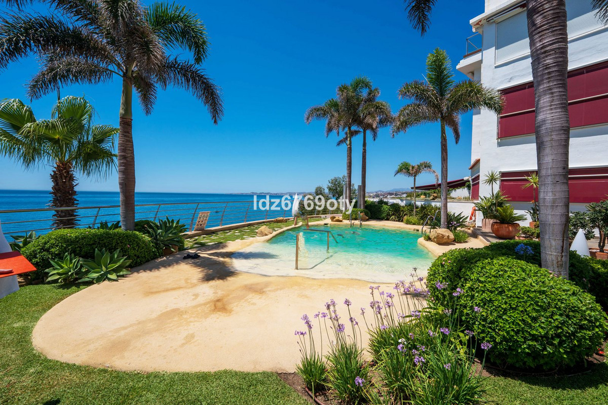3 Bed Apartment for sale in Benalmadena Costa Costa Del Sol, Málaga, Spain