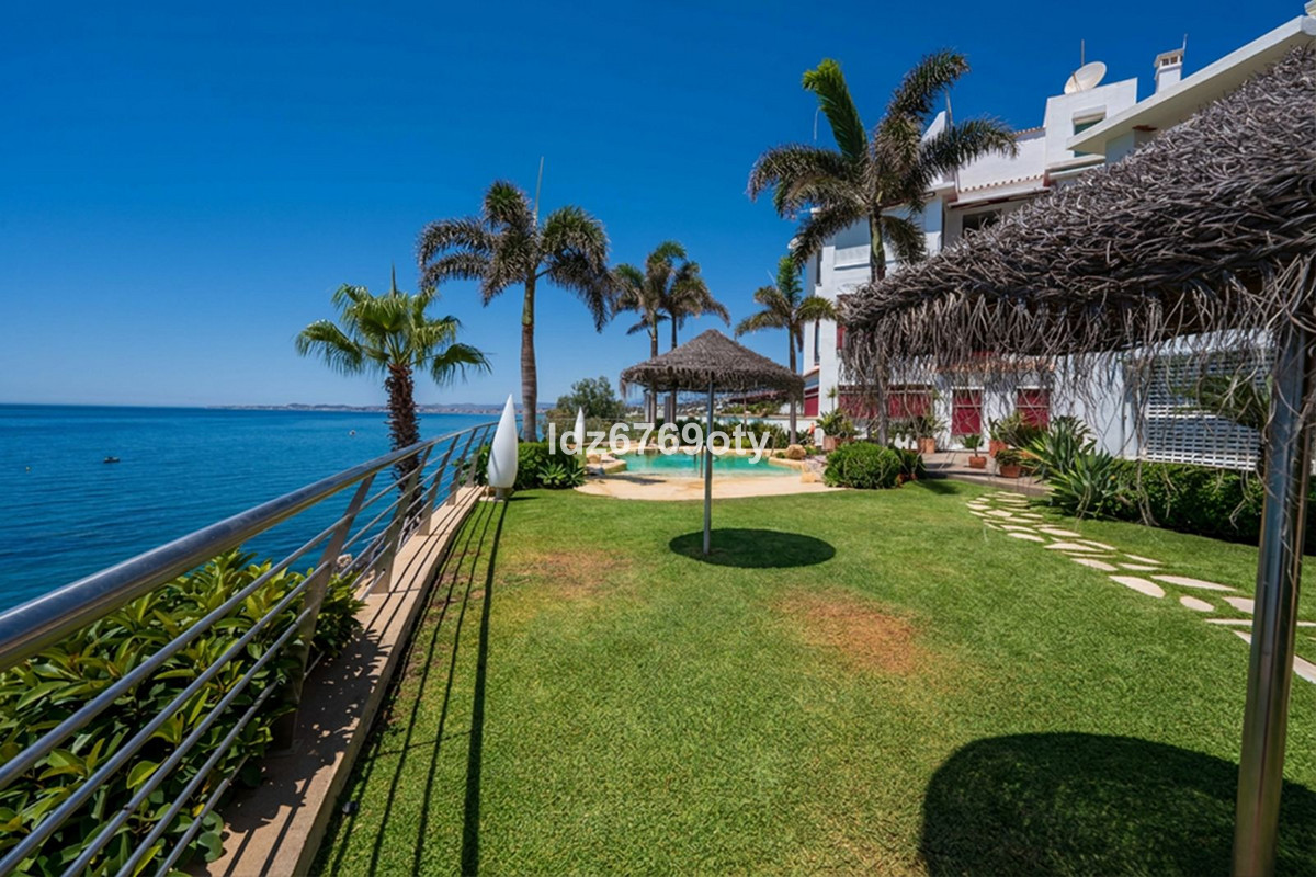 3 Bed Apartment for sale in Benalmadena Costa Costa Del Sol, Málaga, Spain