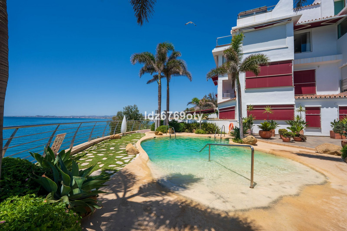 3 Bed Apartment for sale in Benalmadena Costa Costa Del Sol, Málaga, Spain