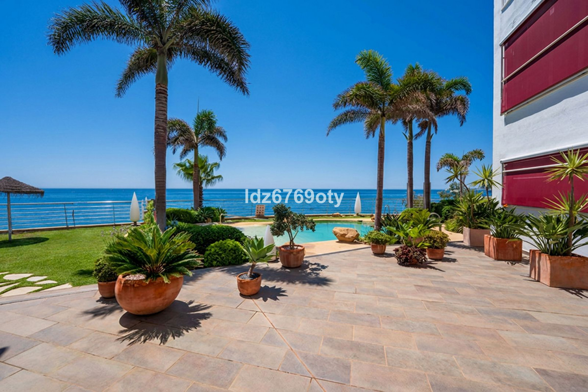 3 Bed Apartment for sale in Benalmadena Costa Costa Del Sol, Málaga, Spain