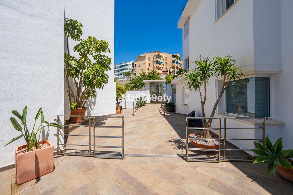 3 Bed Apartment for sale in Benalmadena Costa Costa Del Sol, Málaga, Spain