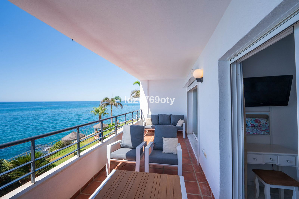 3 Bed Apartment for sale in Benalmadena Costa Costa Del Sol, Málaga, Spain