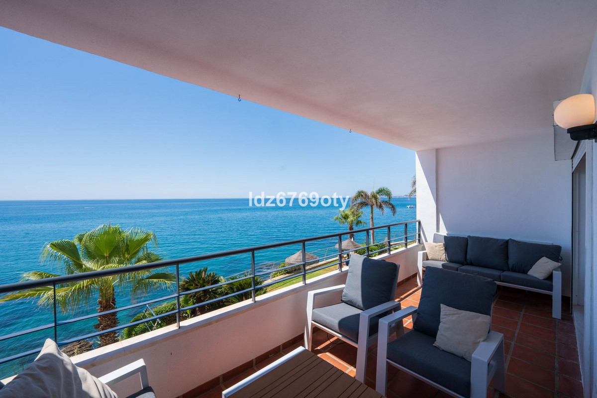 3 Bed Apartment for sale in Benalmadena Costa Costa Del Sol, Málaga, Spain